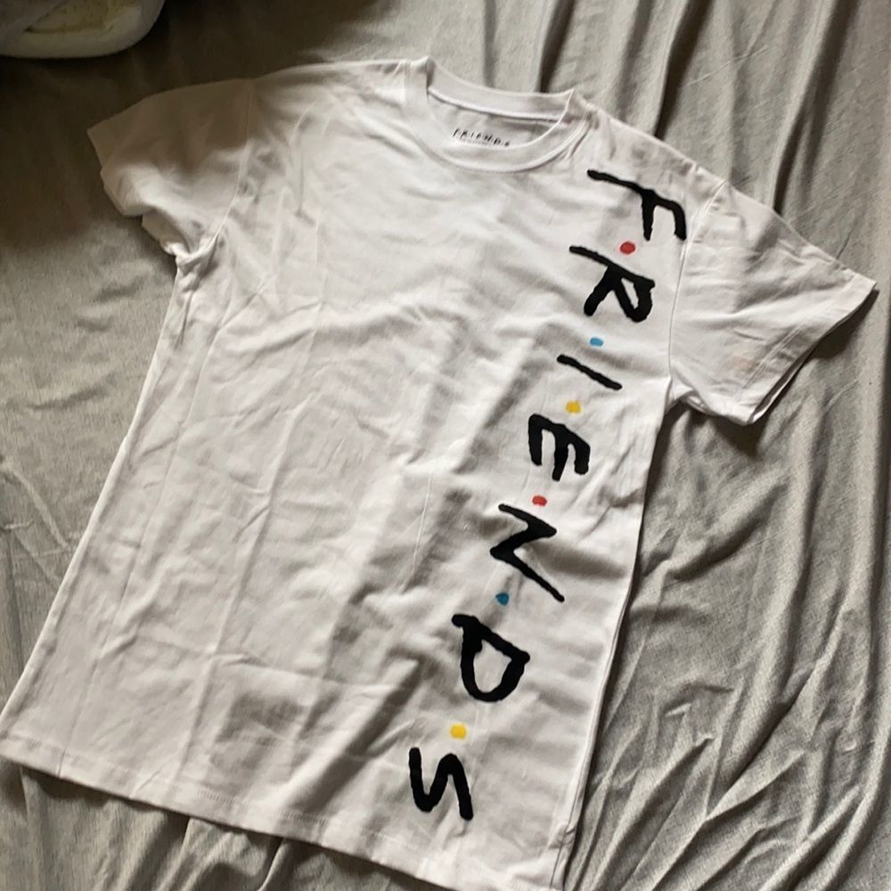 FRIENDS tshirt size Small